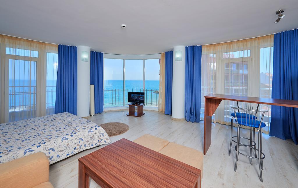 Family Hotel Regata Pomorie Luaran gambar
